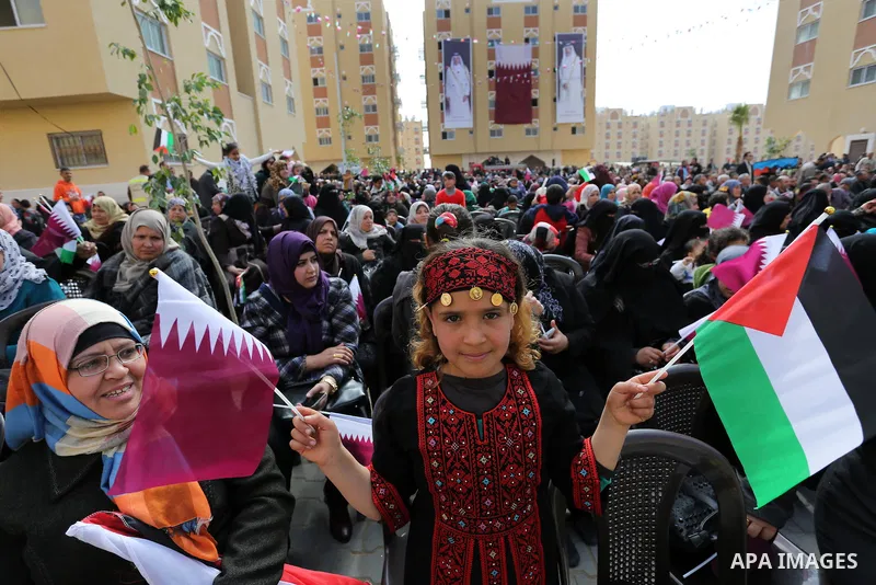 Palestinians attend the ceremony of the second phase of the Sheikh Hamad Town, in Khan Younis in the southern Gaza strip, on February 11, 2017. Photo by Ashraf Amra