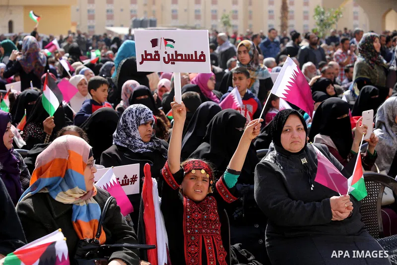 Palestinians attend the ceremony of the second phase of the Sheikh Hamad Town, in Khan Younis in the southern Gaza strip, on February 11, 2017. Photo by Ashraf Amra