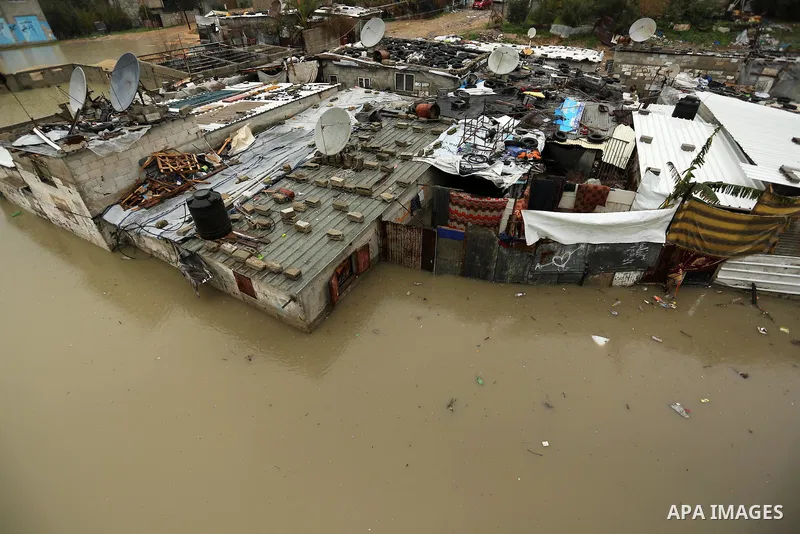 Flooded houses are seen following heavy rain in a neighbourhood in the northern Gaza Strip February 16, 2017. Photo by Ashraf Amra