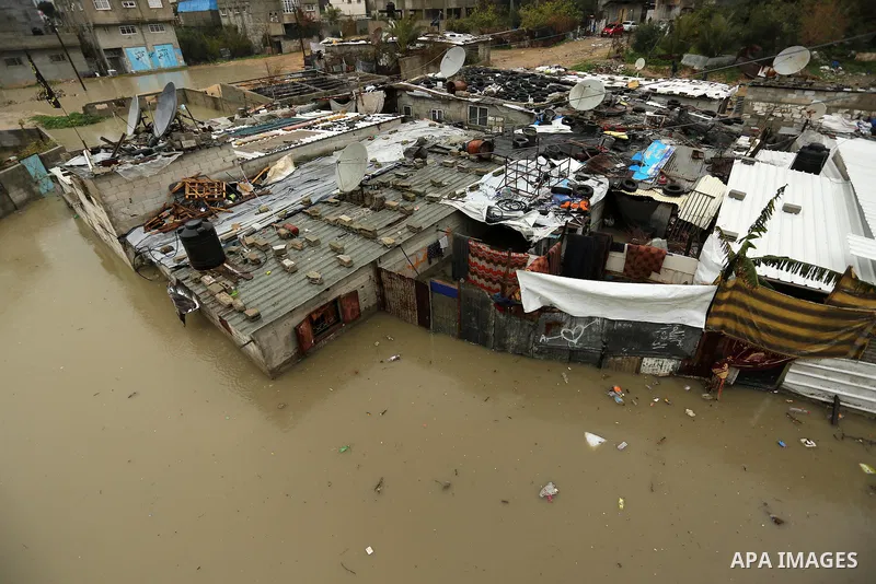 Flooded houses are seen following heavy rain in a neighbourhood in the northern Gaza Strip February 16, 2017. Photo by Ashraf Amra