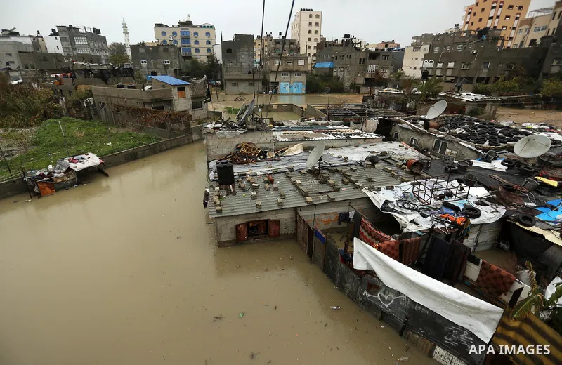 Flooded houses are seen following heavy rain in a neighbourhood in the northern Gaza Strip February 16, 2017. Photo by Ashraf Amra