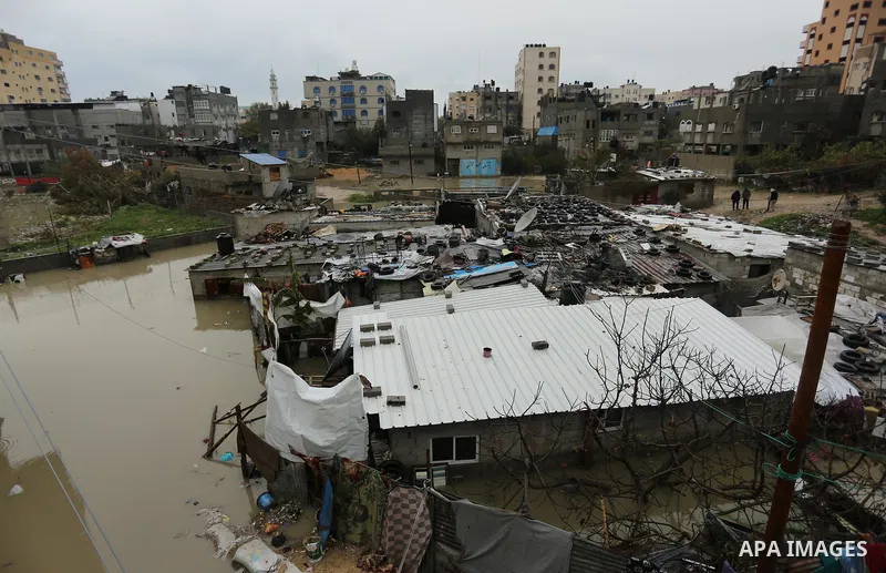 Flooded houses are seen following heavy rain in a neighbourhood in the northern Gaza Strip February 16, 2017. Photo by Ashraf Amra