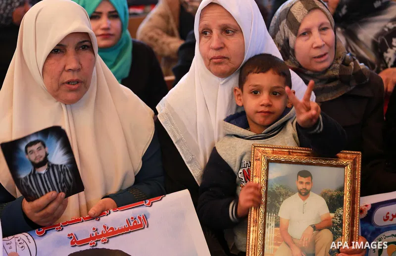 Palestinians hold placards during a protest to show solidarity with Palestinian prisoners held in Israeli Jails, in front of Red cross office in Gaza city, on February 20, 2017. Photo by Mohammed Asad