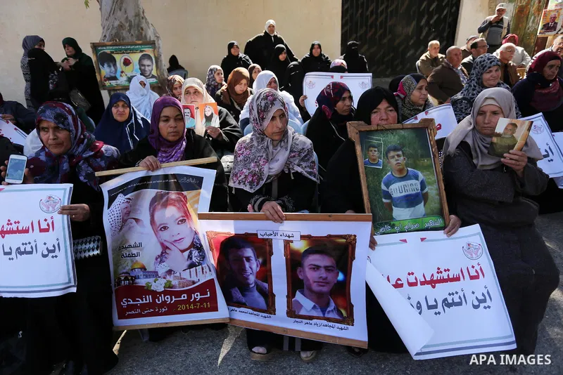 Palestinian families of martyrs take part a protest to demand their rights and salaries, in Gaza city, on February 21, 2017. Photo by Ashraf Amra