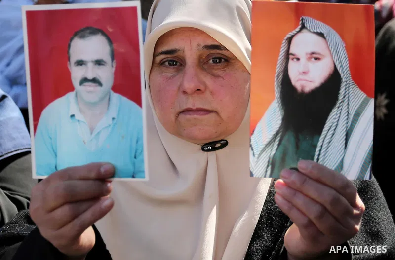 Palestinian families of martyrs take part a protest to demand their rights and salaries, in Gaza city, on February 21, 2017. Photo by Ashraf Amra