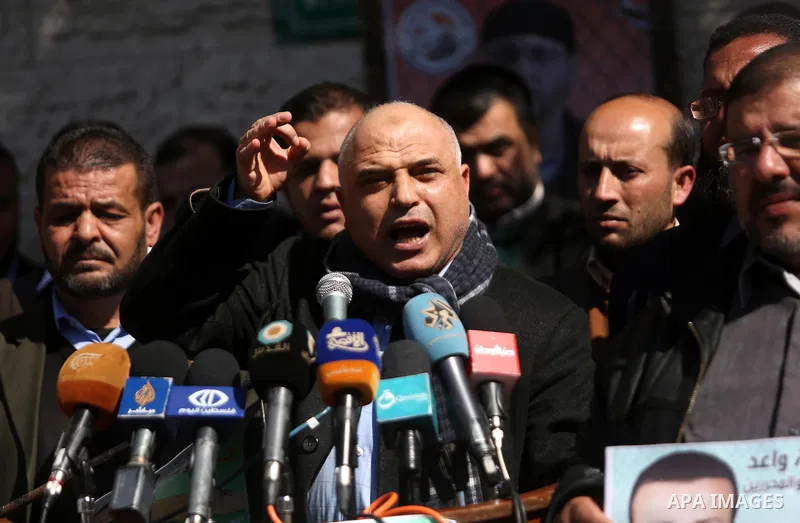Palestinians hold placards during a protest to show solidarity with Palestinian prisoners held in Israeli Jails, in front of Red cross office in Gaza city, on February 21, 2017. Photo by Ashraf Amra