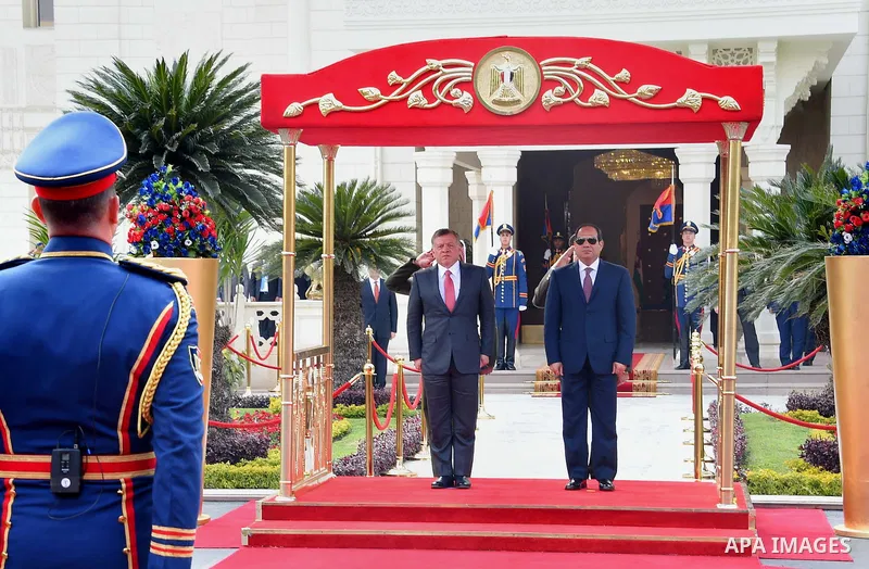 A handout picture released by the Jordanian Royal Palace on February 21, 2017, shows Jordan's King Abdullah II (C) reviewing the honour guard alongside Egyptian President Abdel Fattah al-Sisi during a meeting in Cairo. P...