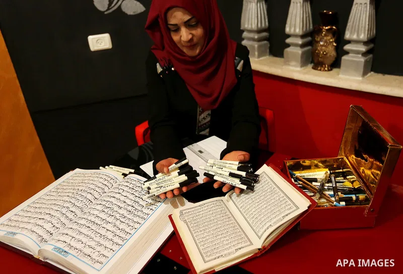 Saadia Akkad, a Palestinian woman, 25, print a copy of the Koran in a manner drawing Ottoman, at her house on February 22, 2017, in Khan Younis in the southern Gaza strip. Photo by Ashraf Amra