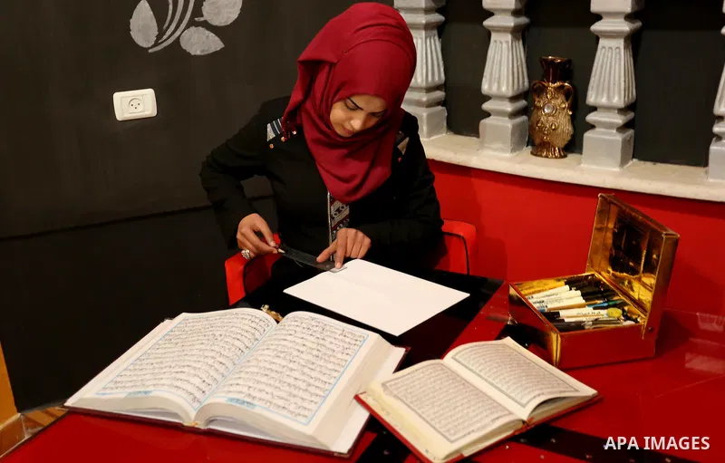 Saadia Akkad, a Palestinian woman, 25, print a copy of the Koran in a manner drawing Ottoman, at her house on February 22, 2017, in Khan Younis in the southern Gaza strip. Photo by Ashraf Amra