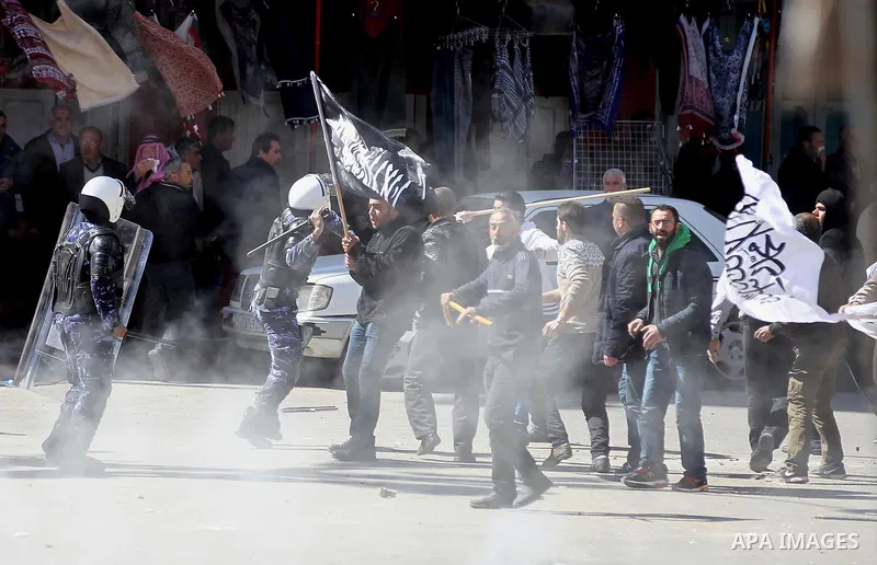 Members of the Palestinian security forces clash with demonstrators during a protest organised by Hizb-ut Tahrir against what organisers say are political arrests by the Palestinian Authority in the West Bank city of Heb...