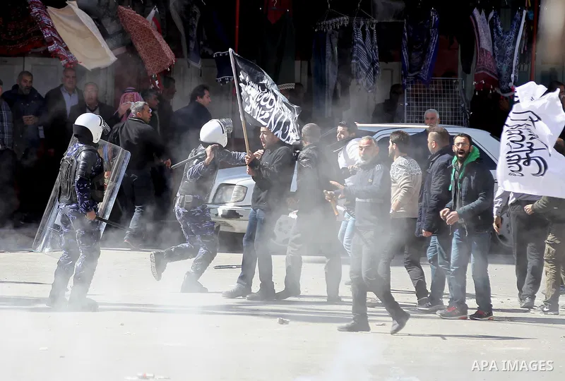 Members of the Palestinian security forces clash with demonstrators during a protest organised by Hizb-ut Tahrir against what organisers say are political arrests by the Palestinian Authority in the West Bank city of Heb...