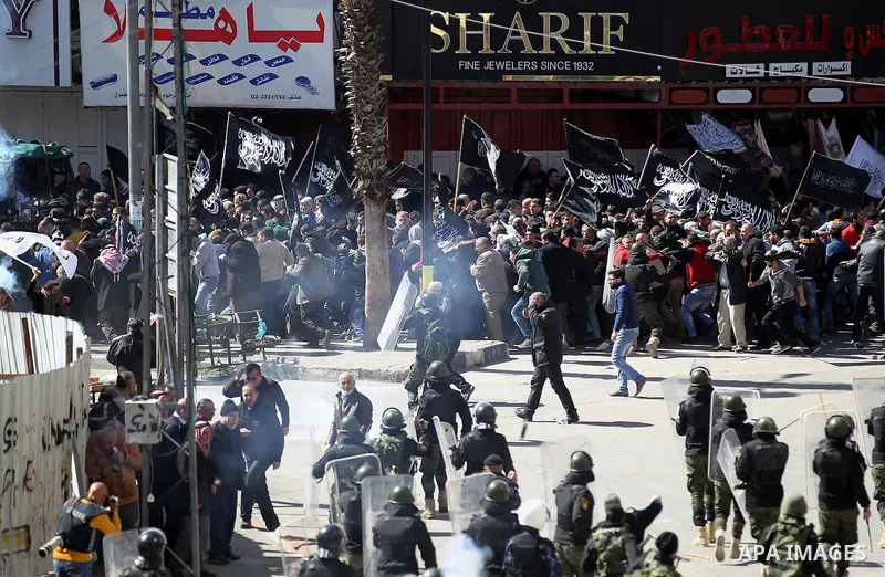 Members of the Palestinian security forces clash with demonstrators during a protest organised by Hizb-ut Tahrir against what organisers say are political arrests by the Palestinian Authority in the West Bank city of Heb...