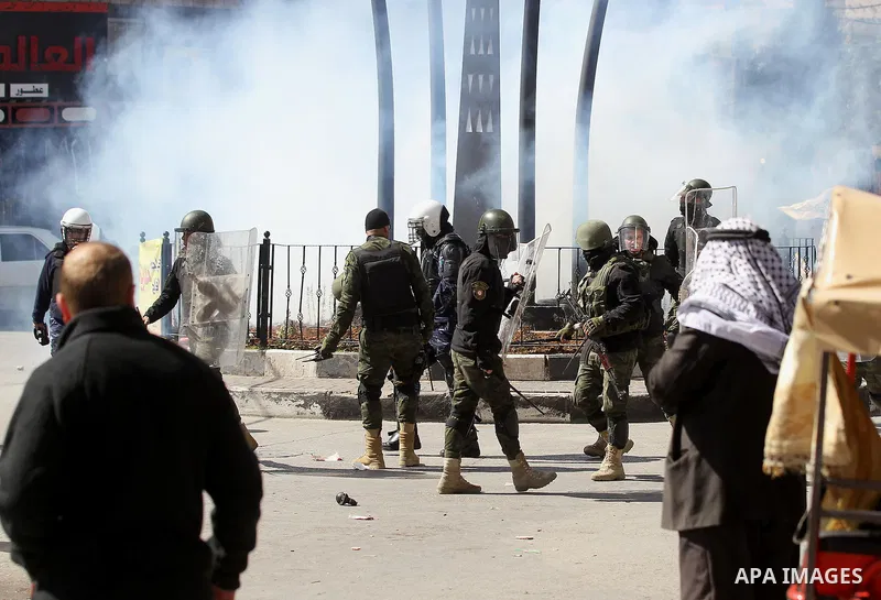 Members of the Palestinian security forces clash with demonstrators during a protest organised by Hizb-ut Tahrir against what organisers say are political arrests by the Palestinian Authority in the West Bank city of Heb...