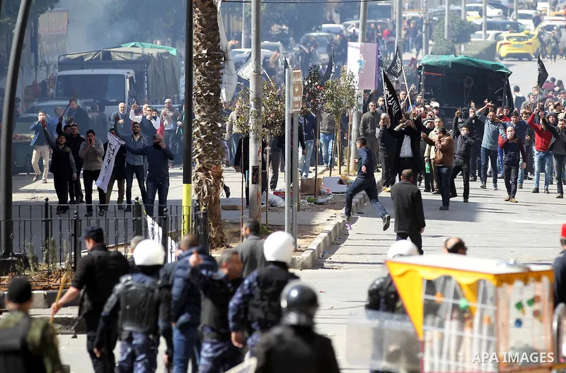 Palestinian demonstrators take part in a protest organised by Hizb-ut Tahrir against what organisers say are political arrests by the Palestinian Authority in the West Bank city of Hebron February 25, 2017. Photo by Wisa...