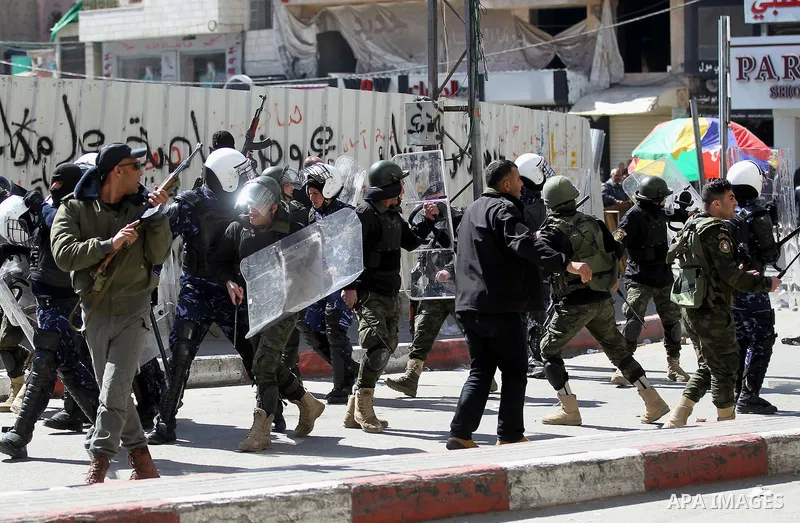 Members of the Palestinian security forces clash with demonstrators during a protest organised by Hizb-ut Tahrir against what organisers say are political arrests by the Palestinian Authority in the West Bank city of Heb...