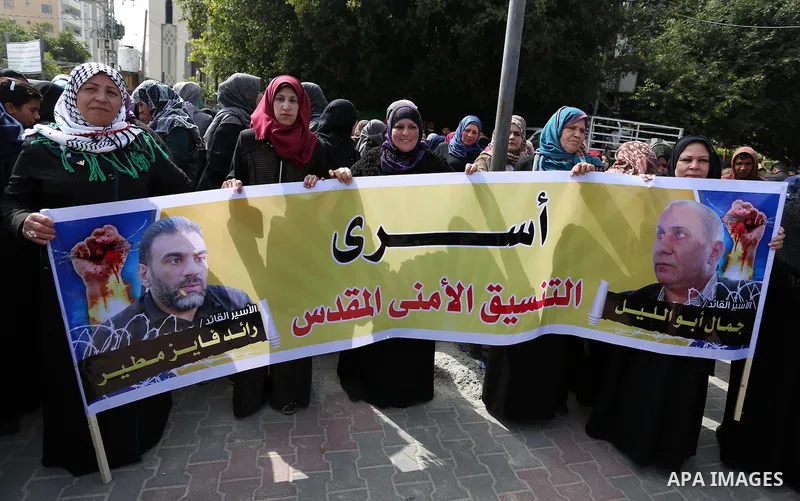 Palestinian supporters Fatah movement take part during a protest against the administrative detention, in Gaza city, on February 26, 2017. Photo by Ashraf Amra