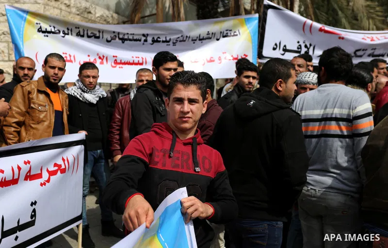 Palestinian supporters Fatah movement take part during a protest against the administrative detention, in Gaza city, on February 26, 2017. Photo by Ashraf Amra
