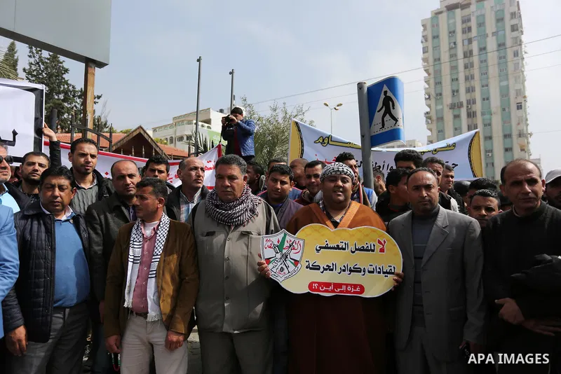 Palestinian supporters Fatah movement take part during a protest against the administrative detention, in Gaza city, on February 26, 2017. Photo by Ashraf Amra