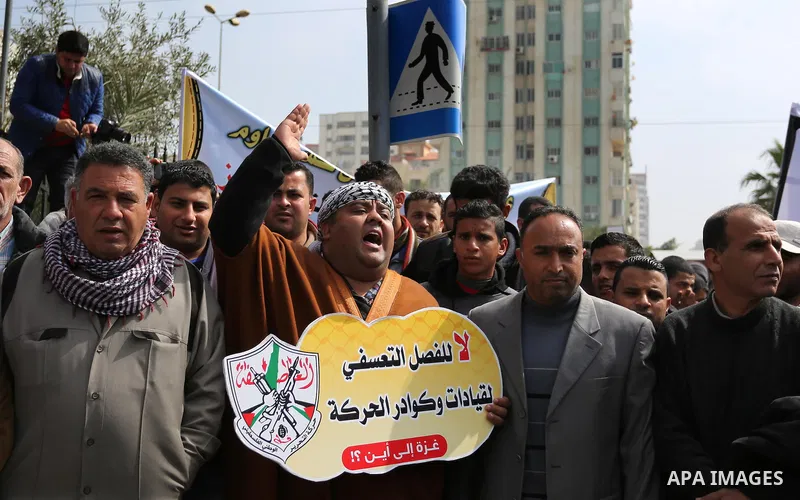 Palestinian supporters Fatah movement take part during a protest against the administrative detention, in Gaza city, on February 26, 2017. Photo by Ashraf Amra
