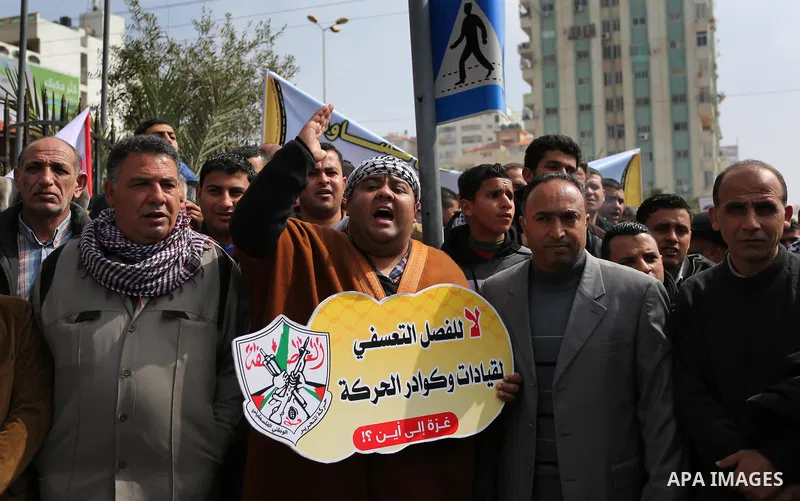 Palestinian supporters Fatah movement take part during a protest against the administrative detention, in Gaza city, on February 26, 2017. Photo by Ashraf Amra