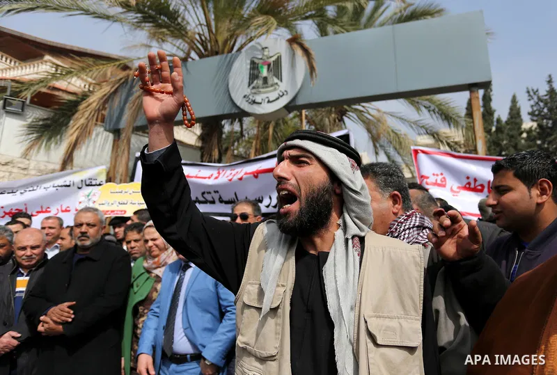 Palestinian supporters Fatah movement take part during a protest against the administrative detention, in Gaza city, on February 26, 2017. Photo by Ashraf Amra