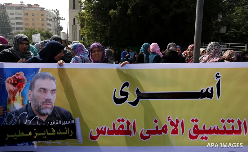 Palestinian supporters Fatah movement take part during a protest against the administrative detention, in Gaza city, on February 26, 2017. Photo by Ashraf Amra