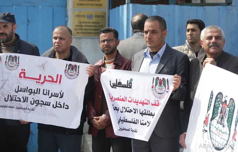 Palestinians hold placards during a protest to show solidarity with Palestinian prisoners held in Israeli Jails, in Gaza city, on February 26, 2017. Photo by Ashraf Amra