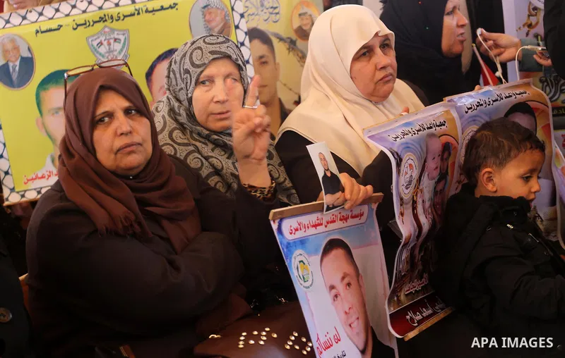 Palestinians hold placards during a protest to show solidarity with Palestinian prisoners held in Israeli Jails, in front of Red cross office in Gaza city, on February 27, 2017. Photo by Mohammed Asad
