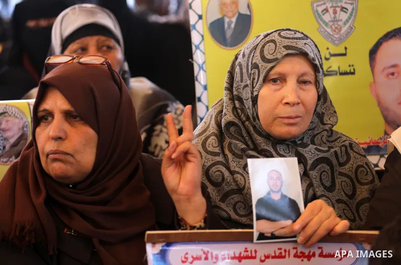 Palestinians hold placards during a protest to show solidarity with Palestinian prisoners held in Israeli Jails, in front of Red cross office in Gaza city, on February 27, 2017. Photo by Mohammed Asad