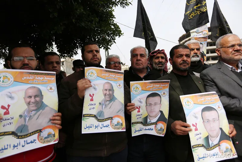 Palestinians take part during a protest to show solidarity with Palestinian prisoners on hunger strike in Israeli Jails, in Gaza city, on March 01, 2017. Photo by Ashraf Amra
