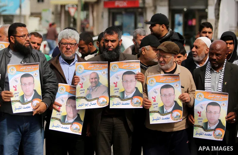 Palestinians take part during a protest to show solidarity with Palestinian prisoners on hunger strike in Israeli Jails, in Gaza city, on March 01, 2017. Photo by Ashraf Amra