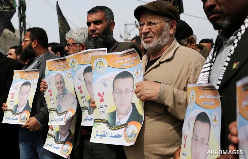 Palestinians take part during a protest to show solidarity with Palestinian prisoners on hunger strike in Israeli Jails, in Gaza city, on March 01, 2017. Photo by Ashraf Amra