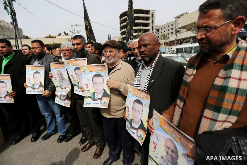 Palestinians take part during a protest to show solidarity with Palestinian prisoners on hunger strike in Israeli Jails, in Gaza city, on March 01, 2017. Photo by Ashraf Amra