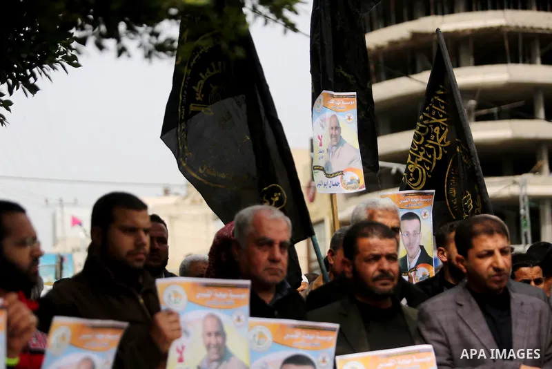 Palestinians take part during a protest to show solidarity with Palestinian prisoners on hunger strike in Israeli Jails, in Gaza city, on March 01, 2017. Photo by Ashraf Amra