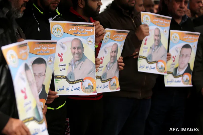 Palestinians take part during a protest to show solidarity with Palestinian prisoners on hunger strike in Israeli Jails, in Gaza city, on March 01, 2017. Photo by Ashraf Amra
