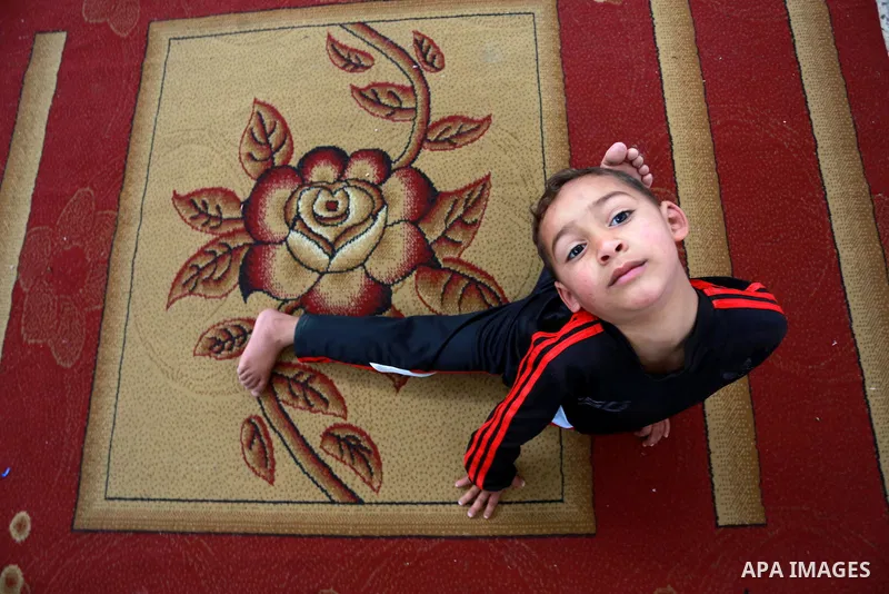 Wael Gharbaoui, a 6-year-old Palestinian boy, demonstrates acrobatics skills at his house in Jabalia refugee camp in the northern Gaza Strip, on March 01, 2017. Photo by Mohammed Asad