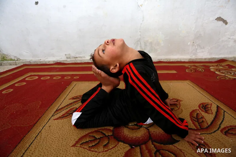 Wael Gharbaoui, a 6-year-old Palestinian boy, demonstrates acrobatics skills at his house in Jabalia refugee camp in the northern Gaza Strip, on March 01, 2017. Photo by Mohammed Asad
