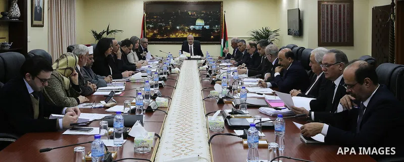 Palestinian Prime Minister Rami hamdallah heads the Palestinian cabinet meeting in the West Bank city of Ramallah on March 7, 2017. Photo by Prime Minister Office