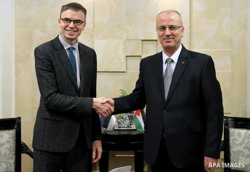 Palestinian Prime Minister Rami Hamdallah, meet with Estonian Foreign Minister Sevn Mixer, in West Bank city of Ramallah, on March 9, 2017. Photo by Prime Minister Office