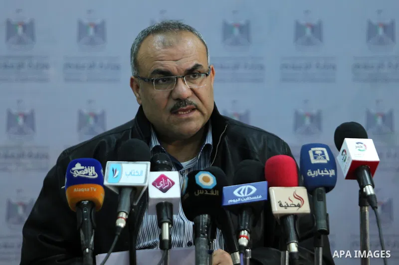 Palestinian undersecretary of the Ministry of Public Works and Housing in Gaza strip, Naji Sarhan speaks during a press conference in Gaza City, on March 12, 2017. Photo by Ashraf Amra
