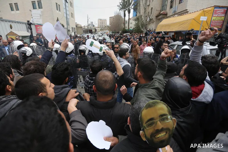 Protesters clash with Palestinian policemen following a demonstration against the trial of the martyr, Bassel al-Aaraj, in the West Bank city of Ramallah, on March 12, 2017. Photo by Stringer