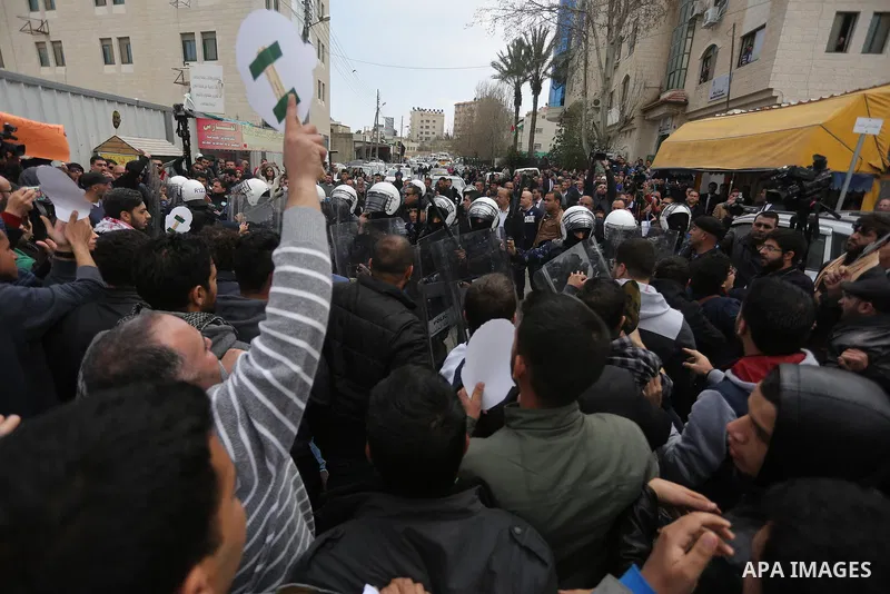 Protesters clash with Palestinian policemen following a demonstration against the trial of the martyr, Bassel al-Aaraj, in the West Bank city of Ramallah, on March 12, 2017. Photo by Stringer