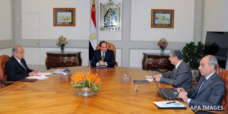 Egyptian President Abdelfattah Al-Sisi, meets with Prime Minister Ismail Sharif and Finance Minister Amr El Garhy, in Cairo, Egypt, March 12, 2017. Photo by Egyptian President Office