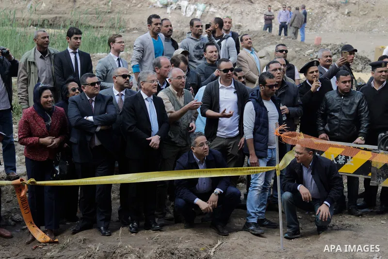 Egyptian workers excavate the statue, recently discovered by a team of German-Egyptian archeologists, in Cairo's Mattarya district on March 13, 2017. Statues of the kings and queens of the nineteenth dynasty (1295 - 1185...