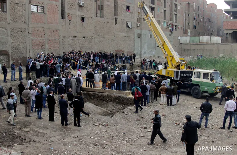Egyptian workers excavate the statue, recently discovered by a team of German-Egyptian archeologists, in Cairo's Mattarya district on March 13, 2017. Statues of the kings and queens of the nineteenth dynasty (1295 - 1185...