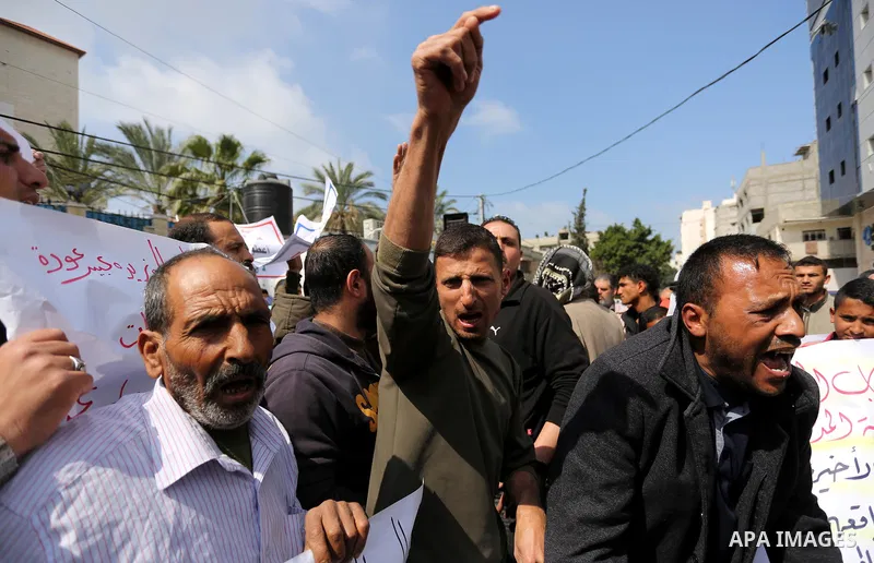 Palestinian factories owners demonstrate on March 13, 2017 outside the UN offices in Gaza City as their business were not yet rebuild since the 2014 war between Hamas militants and Israel. Photo by Ashraf Amra