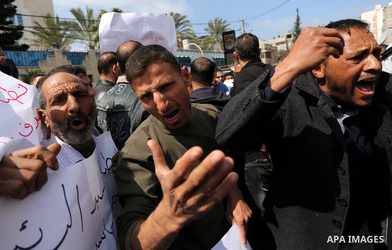 Palestinian factories owners demonstrate on March 13, 2017 outside the UN offices in Gaza City as their business were not yet rebuild since the 2014 war between Hamas militants and Israel. Photo by Ashraf Amra