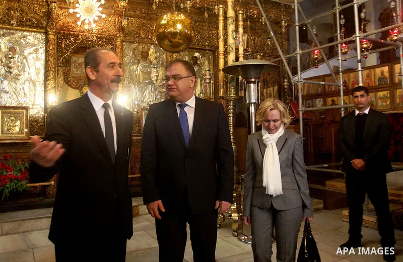Chairman of the Tripartite Bosnian Presidency Mladen Ivanic visits the Church of the Nativity in the West Bank city of Bethlehem, March 15, 2017. Photo by Wisam Hashlamoun
