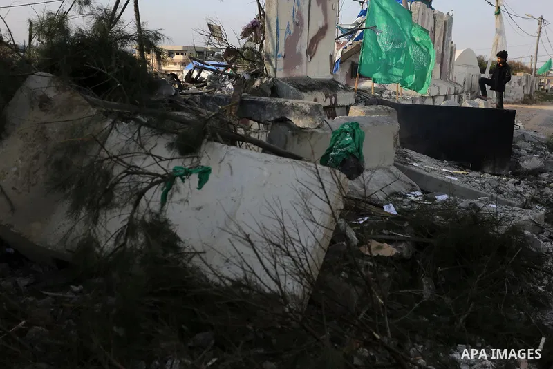 Palestinians look at a Hamas site, which according to the Gaza police, was hit by an Israeli air strike, in Deir El-Balah, in the central Gaza Strip March 16, 2017. Photo by Ashraf Amra