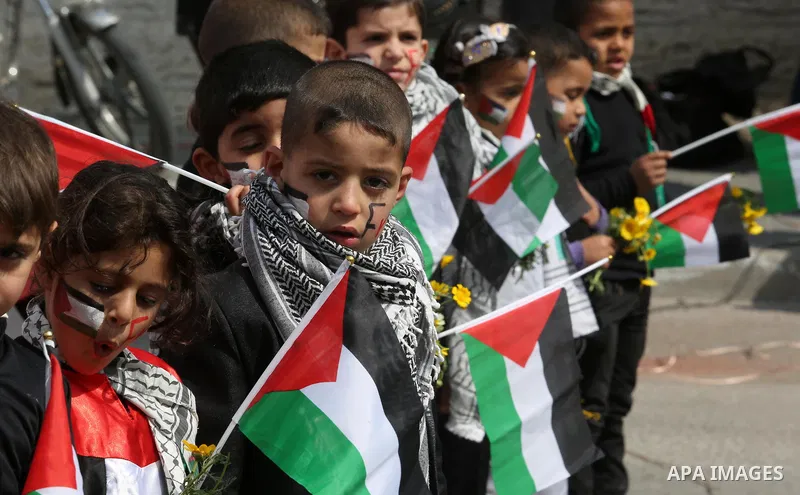 Palestinian children take part in a solidarity demonstration for Palestinian female prisoners in Israeli jails in front of International Red Cross office in Gaza City, Gaza on March 16, 2017. Photo by Ashraf Amra